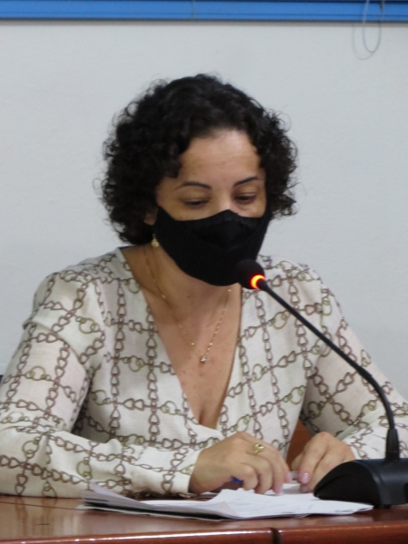 Vereadora Luciana indica providencias em relação aos terrenos baldios